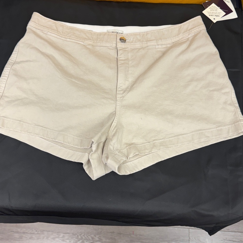 Ava & Viv high rise smart shorts Beige Casual Shorts comfort waist stretch 18